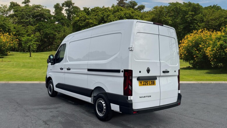 Renault Master Mwb Diesel Fwd MM35 Blue dCi 130 Advance Medium Roof Van